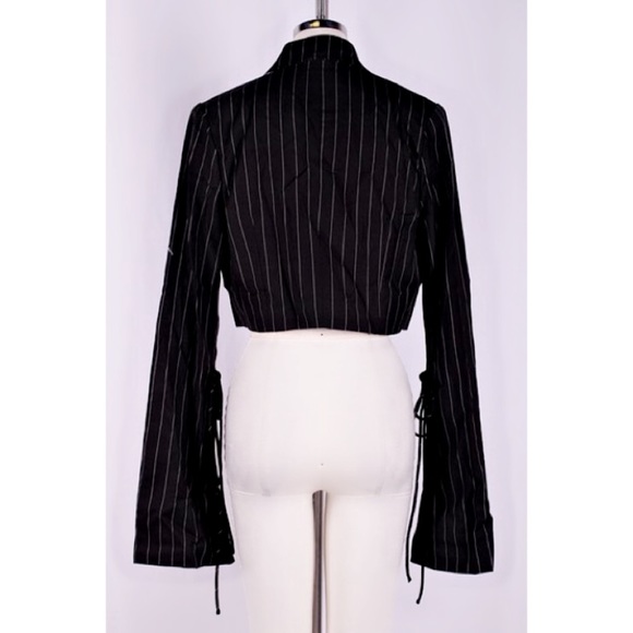 VERLUSIANT Pinstripe Crop Blazer - Picture 3 of 3